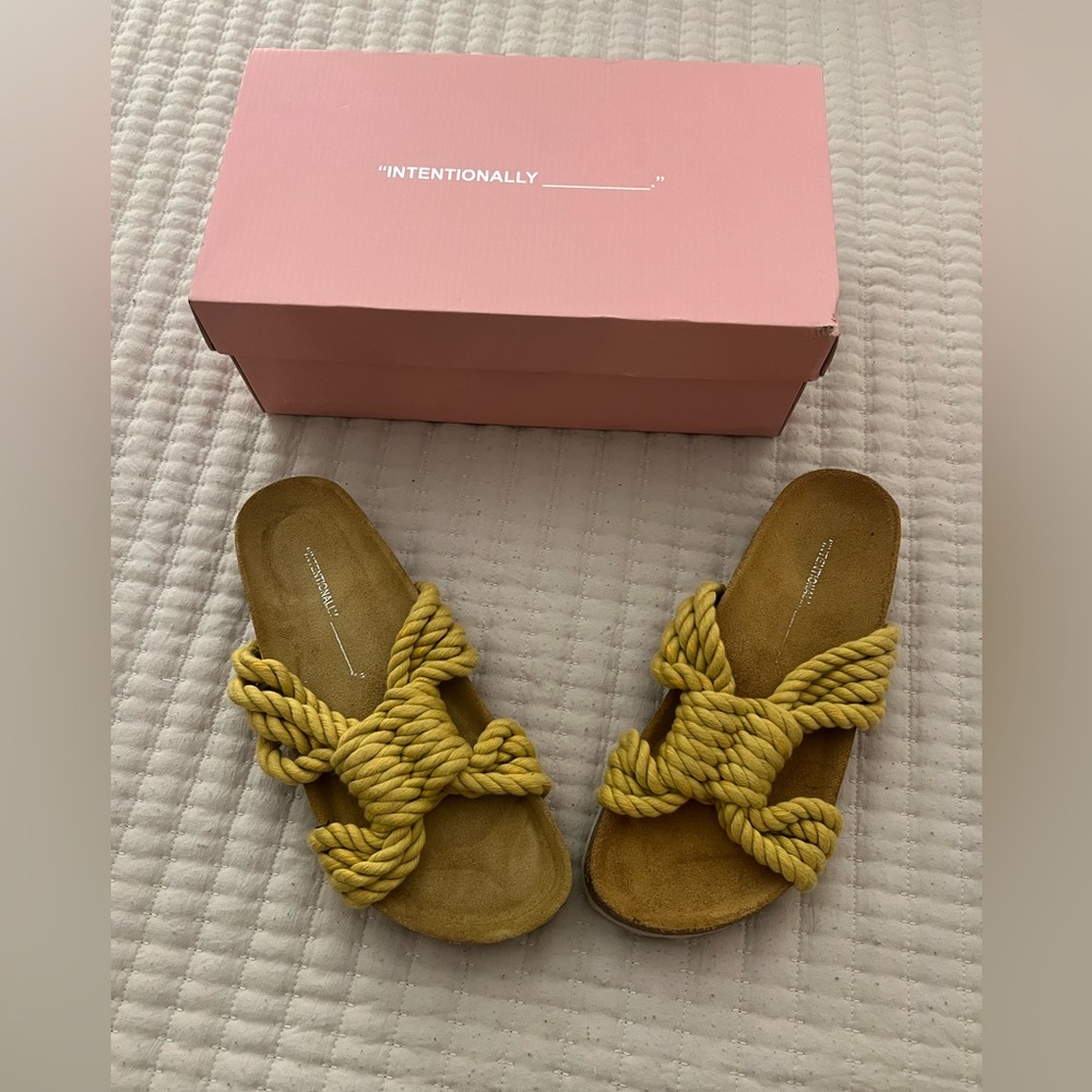 Intentionally Blank Nauti Ochre sandal size 8
